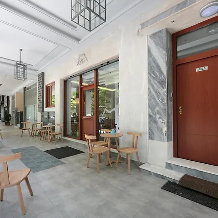Meni Aparthotel 4*